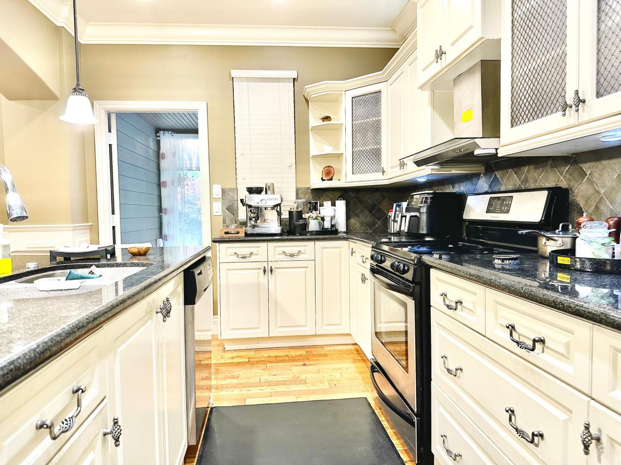 Scorpio House B Homestay Langley